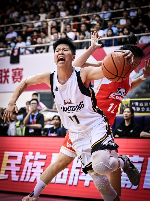 开云体育下载-着重球员表现出色，球队士气高涨