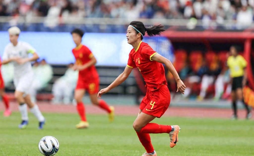 中国女足在比赛中展现出高超球技 中国女足在比赛中展现出高超球技