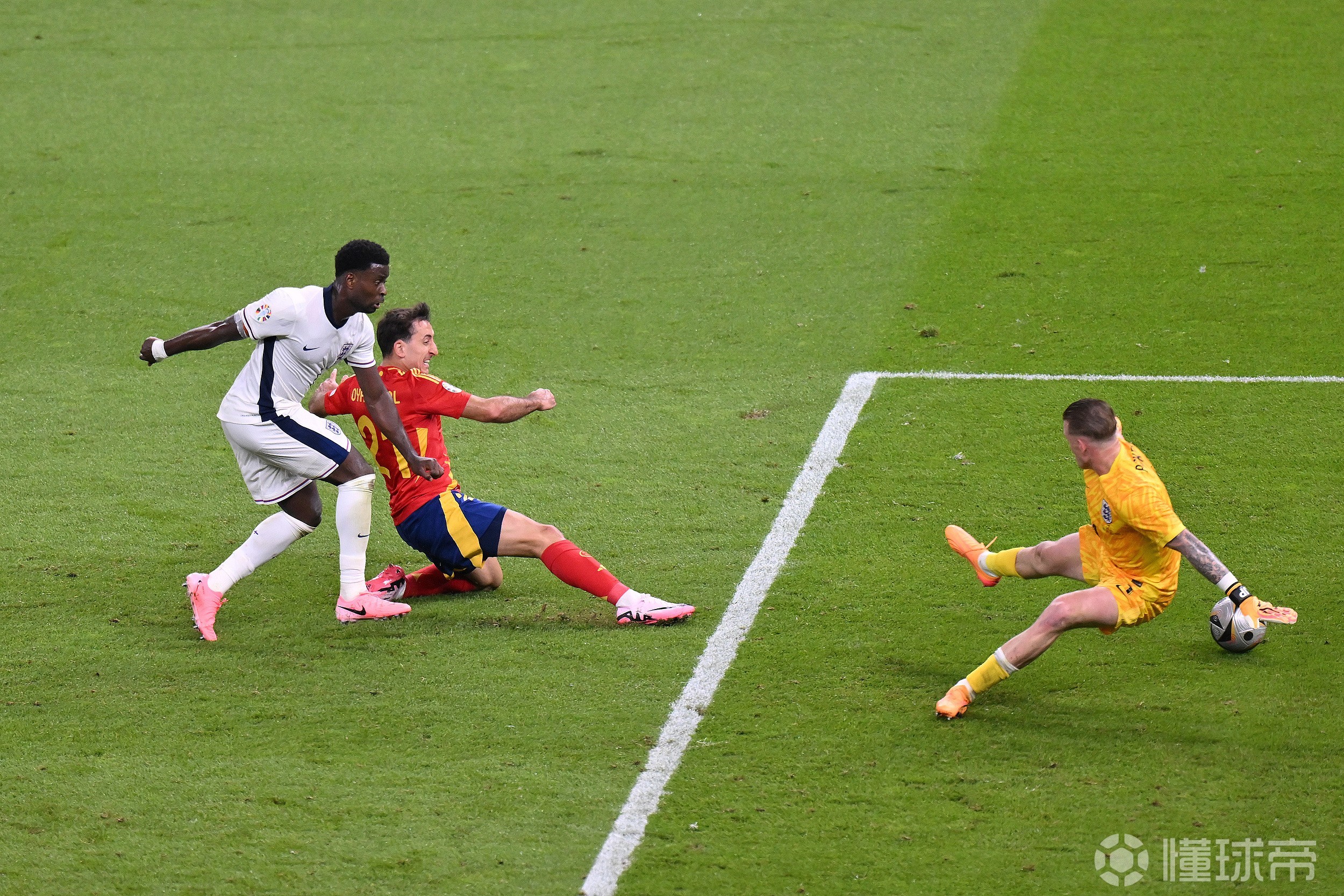 国际顶级比赛激战正酣,精彩呈现不容错过的简单介绍 国际顶级比赛激战正酣,精彩呈现不容错过的简单介绍