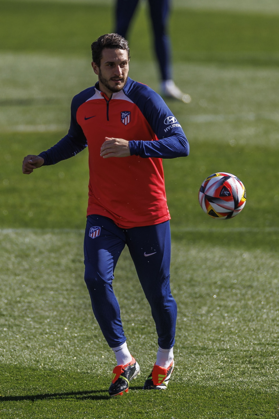 包含马德里球队主帅深夜研究战术,备战下一场比赛的词条 包含马德里球队主帅深夜研究战术,备战下一场比赛的词条