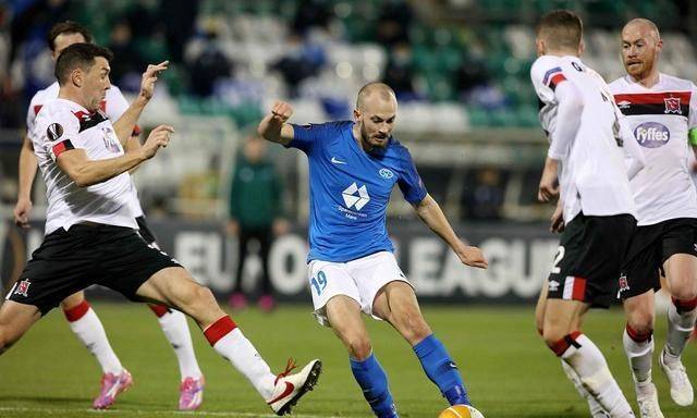 爱尔兰队在比赛中展现了出色的踢球技巧 爱尔兰队在比赛中展现了出色的踢球技巧