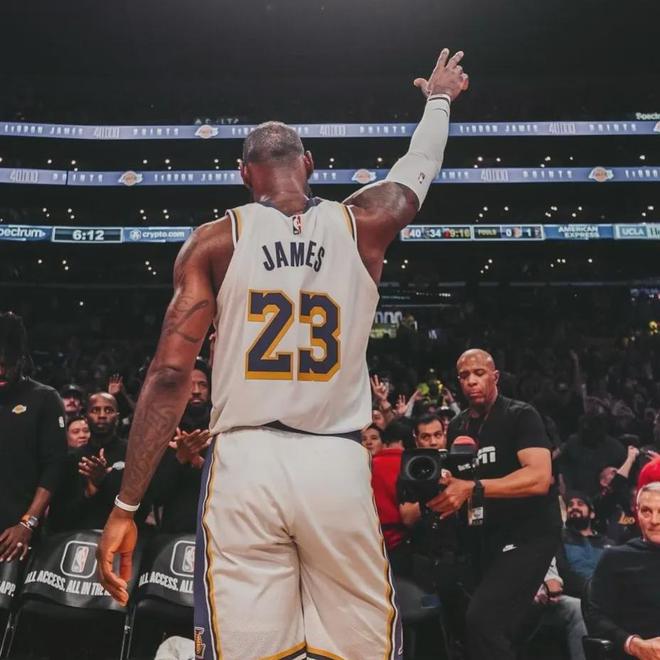 关于捷克中场助攻连连，球队轻松获胜的信息