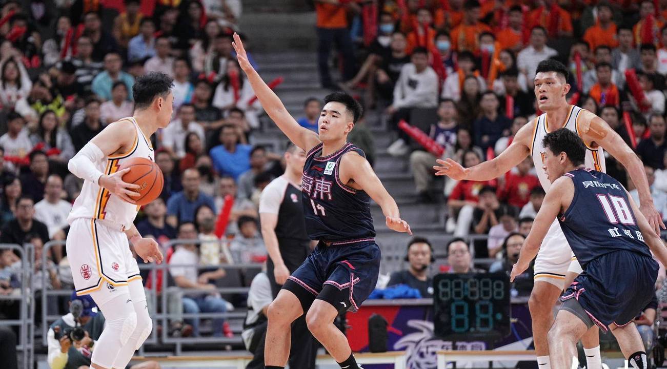 开云体育平台APP-关于广东男篮在比赛中展现出坚韧的心态，成功击败对手的信息