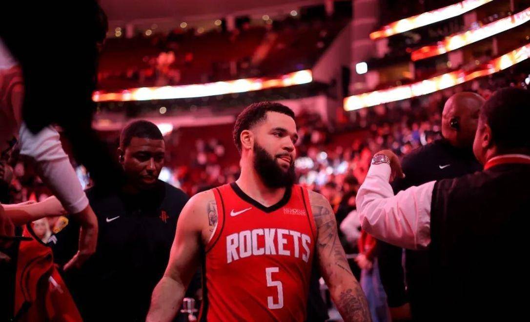 开云体育平台APP-包含猛龙后卫范弗利特连续两场砍下三双数据亮眼的词条