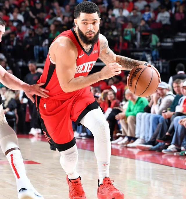 火箭主场击败骑士,强势继续领跑东部 火箭主场击败骑士,强势继续领跑东部