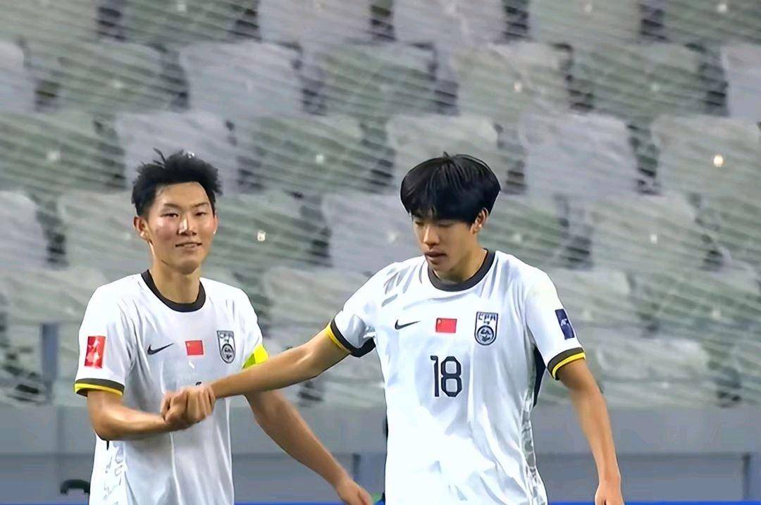 亚洲球员在比赛中展现技术 亚洲球员在比赛中展现技术