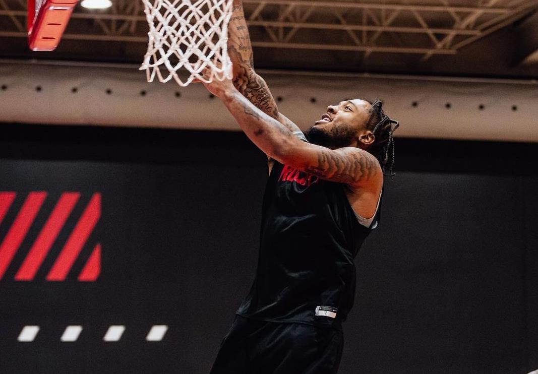 包含雄火队连胜多场比赛，士气高昂备战决赛的词条