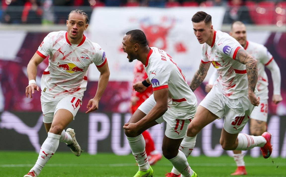 美因茨队顽强抵抗,力擒对手 美因茨队顽强抵抗,力擒对手