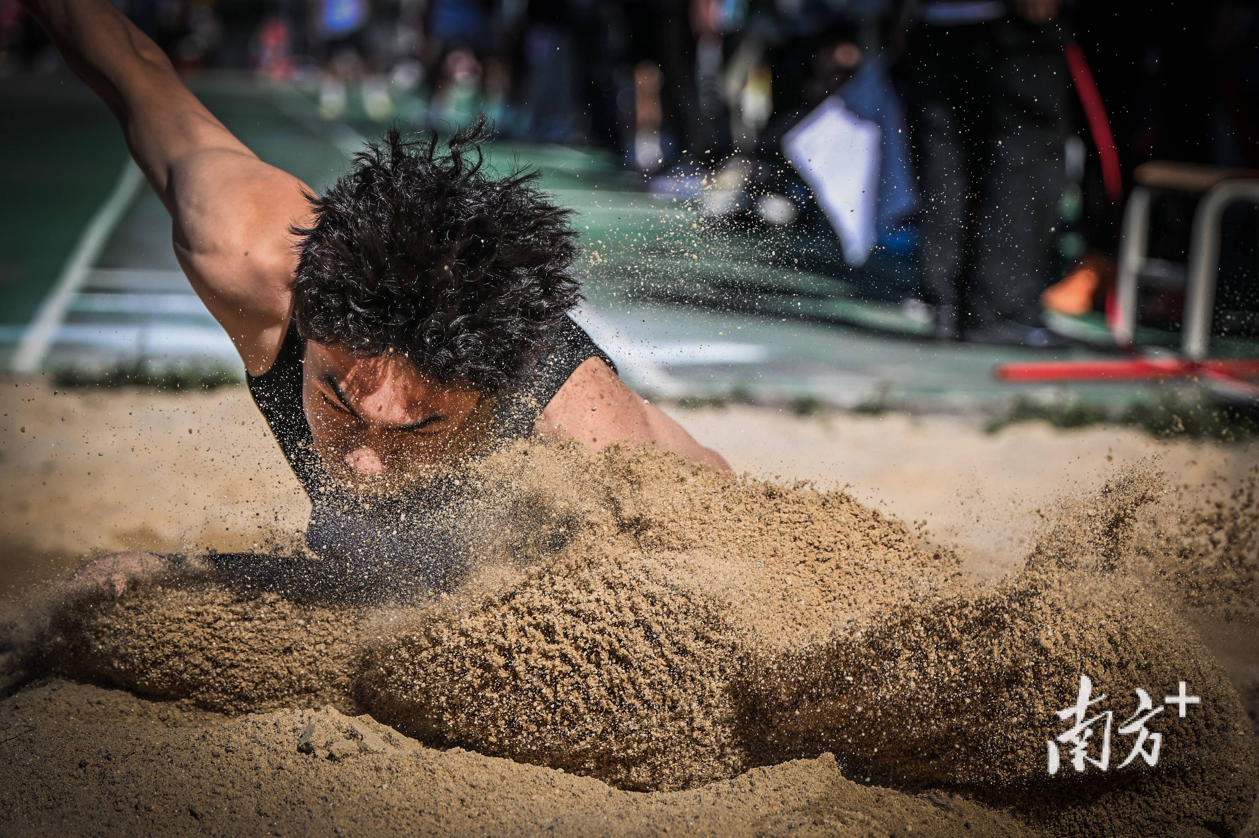 超越自我,运动健儿们在挑战极限的路上奋勇向前 超越自我,运动健儿们在挑战极限的路上奋勇向前