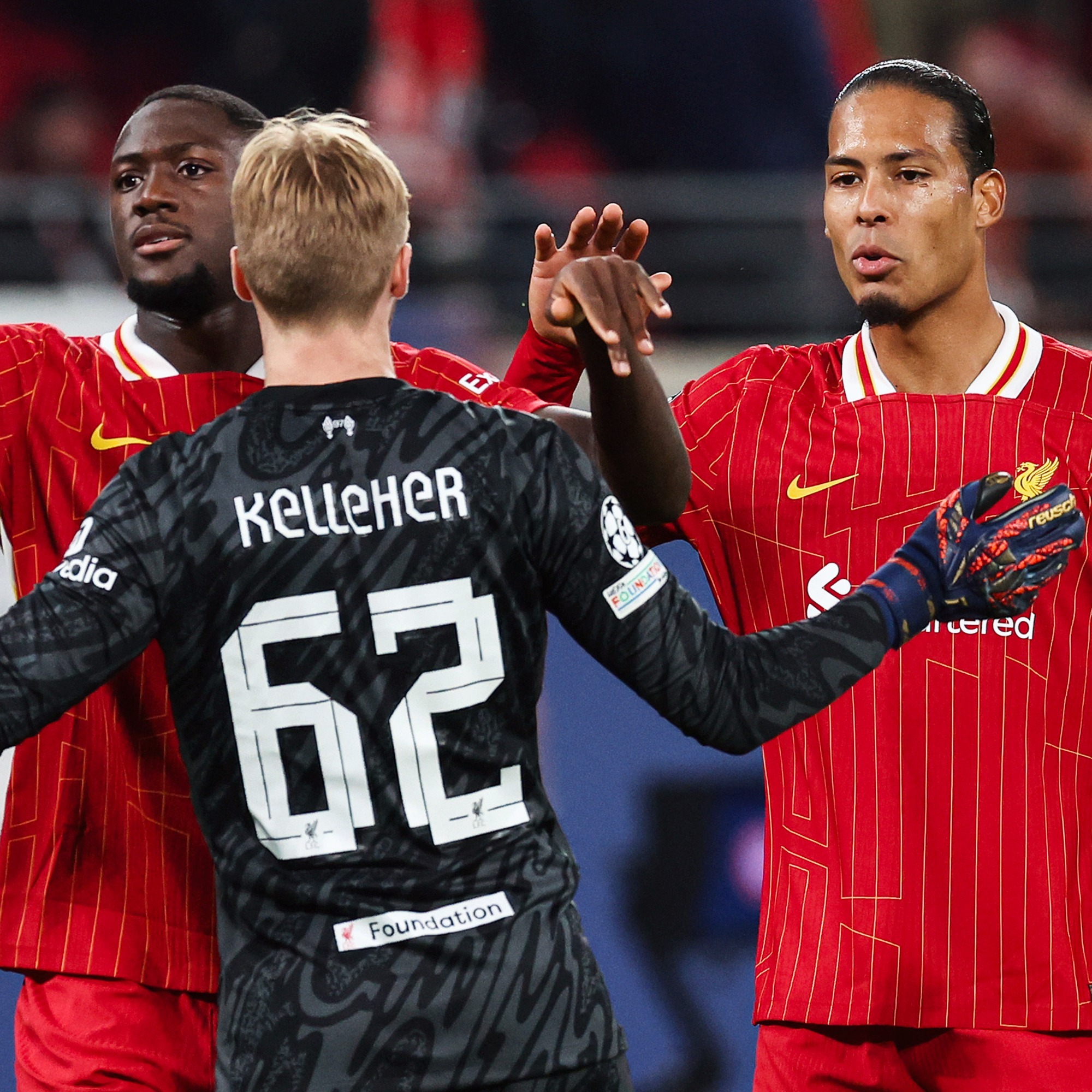 开云下载-利物浦大胜对手，保持争冠希望