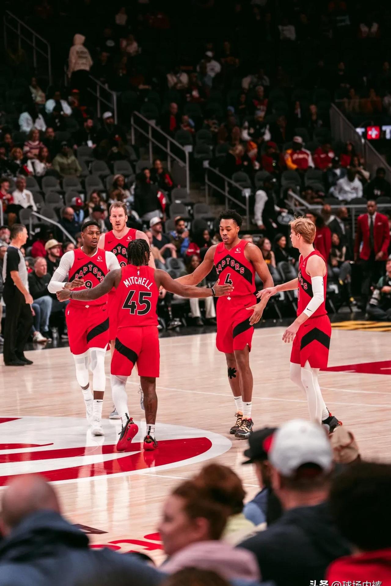 开云体育在线-猛龙球员表现不俗，客场缔造连胜