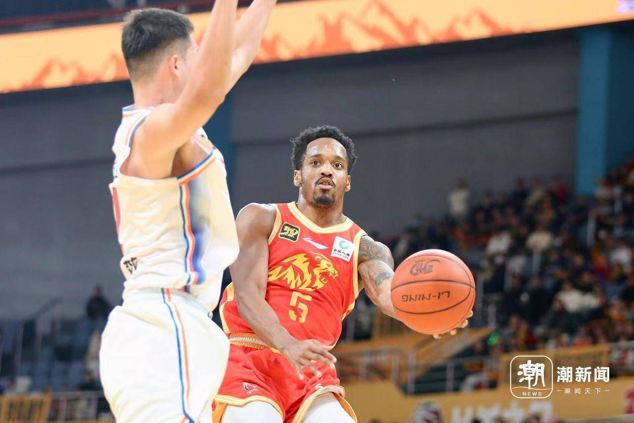 浙江男篮击败广州,实现两连胜 浙江男篮击败广州,实现两连胜