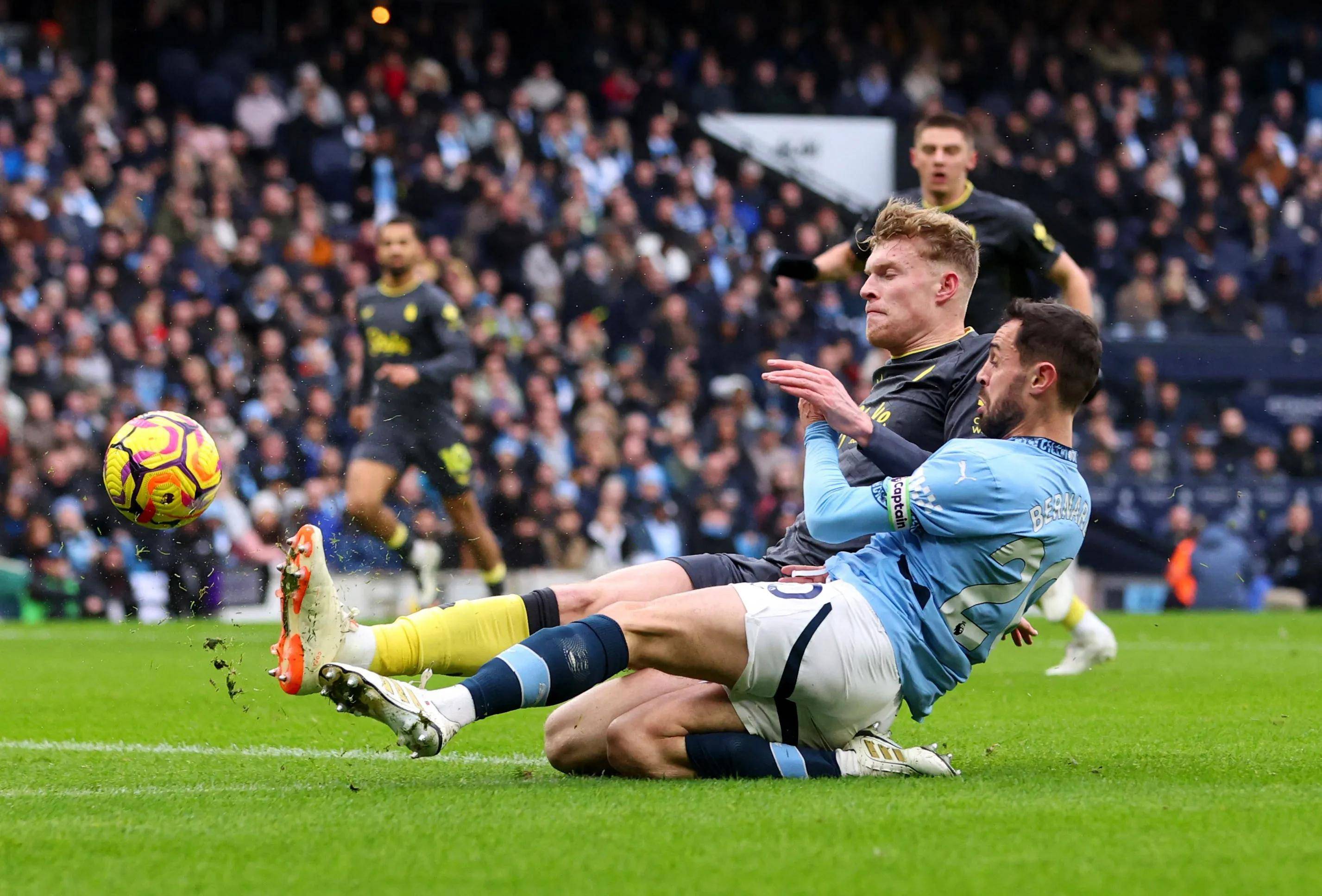 曼城主场大胜,继续领跑积分榜! 曼城主场大胜,继续领跑积分榜!