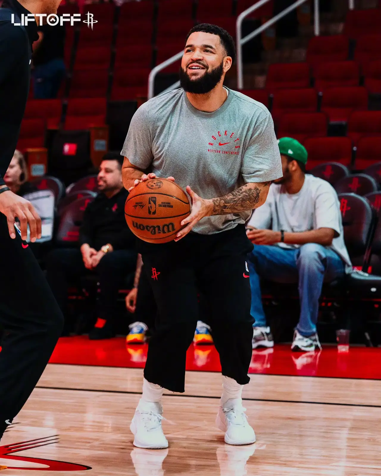 火箭主场战胜国王,笑看比赛 火箭主场战胜国王,笑看比赛