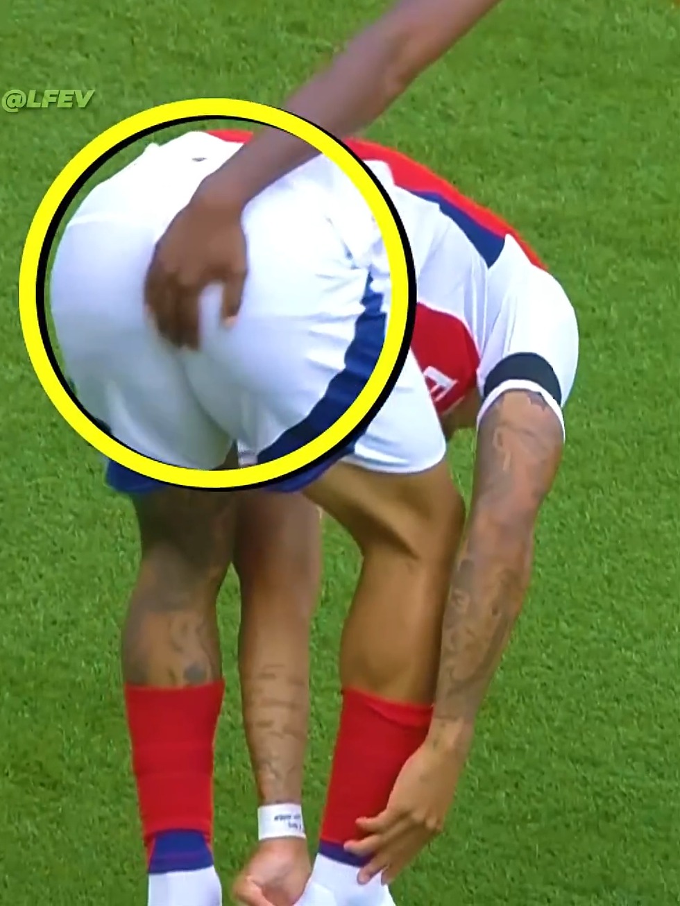 足球赛场上深入人心的一幕感人至深! 足球赛场上深入人心的一幕感人至深!