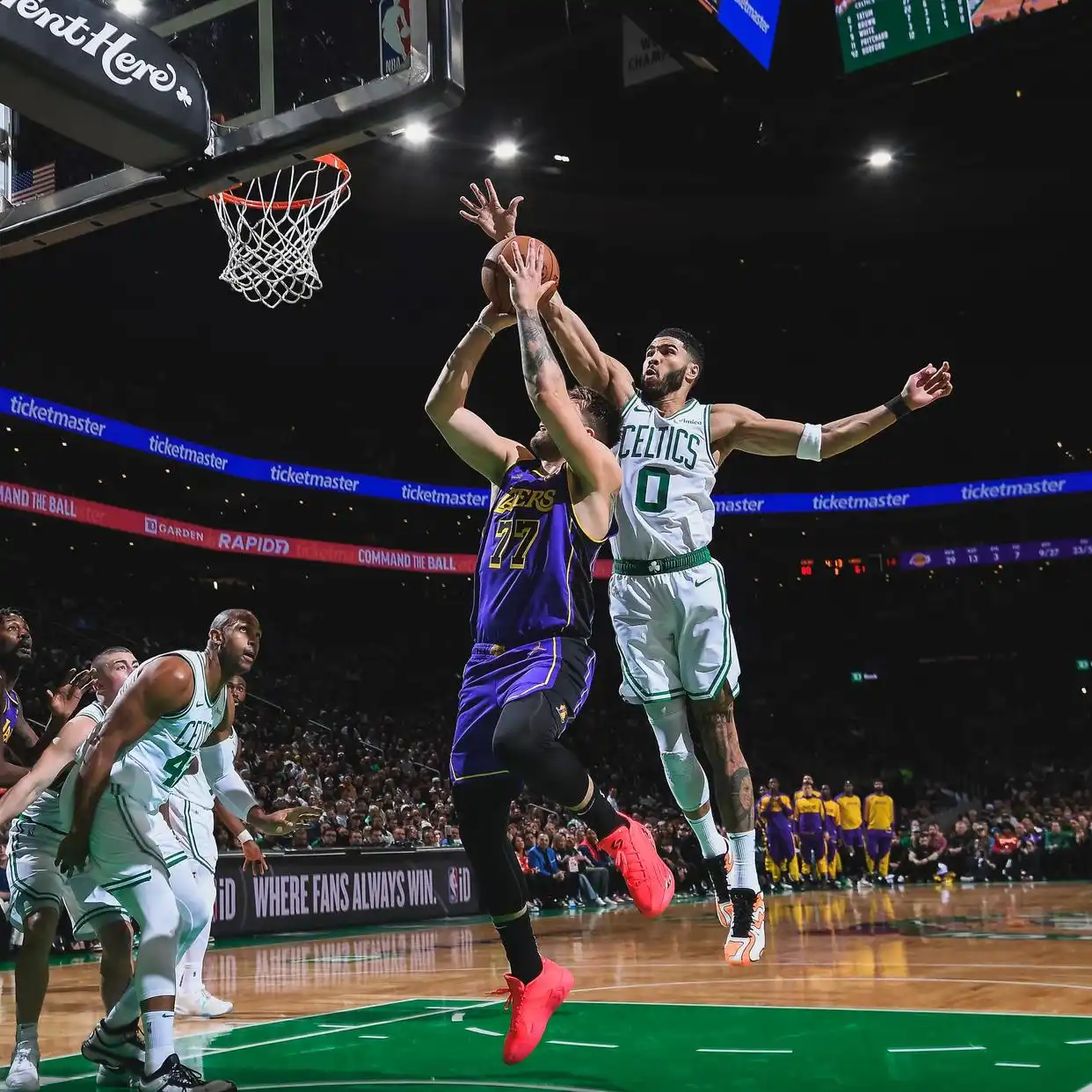 开云体育官方网站-凯尔特人大胜湖人，技术统治比赛场面