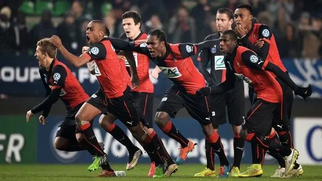 势均力敌!双方球队实力均衡展开对抗 势均力敌!双方球队实力均衡展开对抗