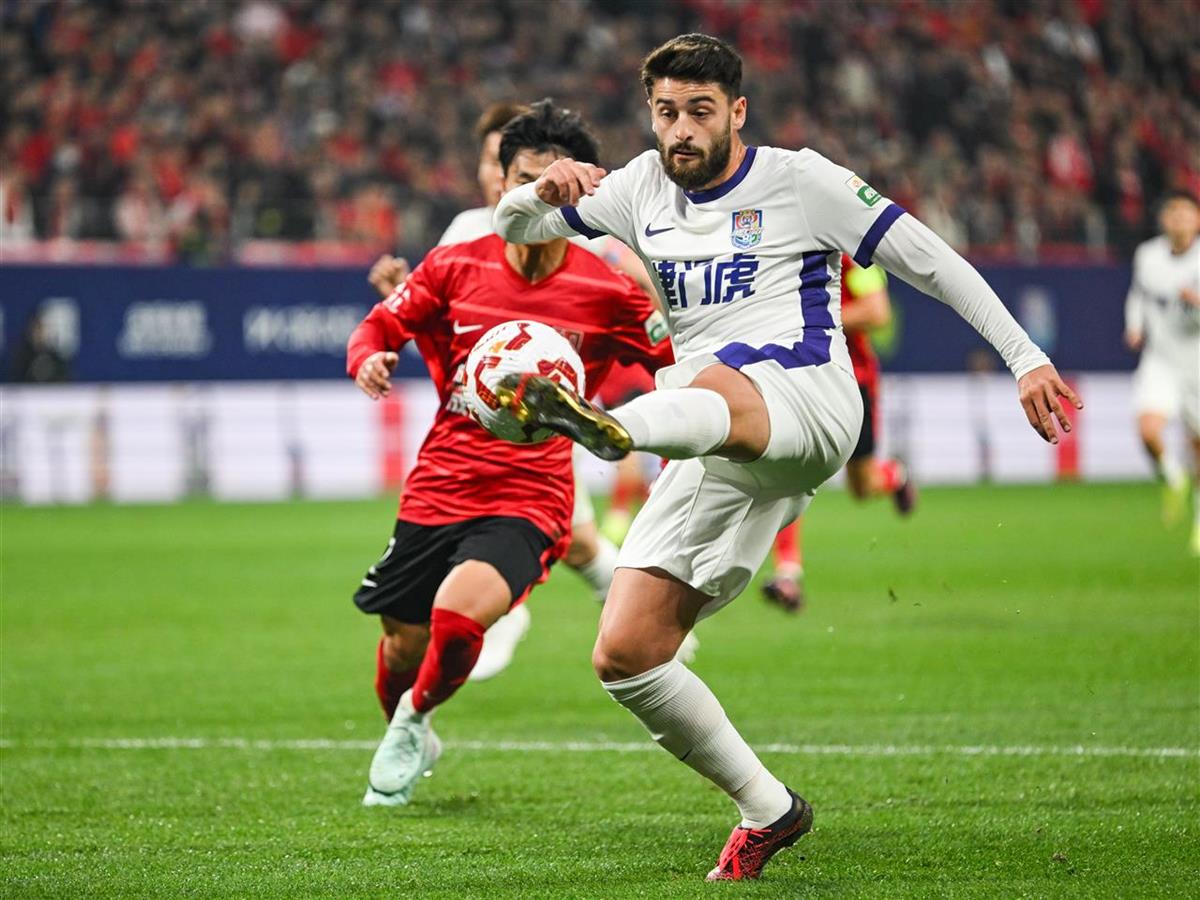 开云体育在线-武汉遭遇两连败，保级形势岌岌可危