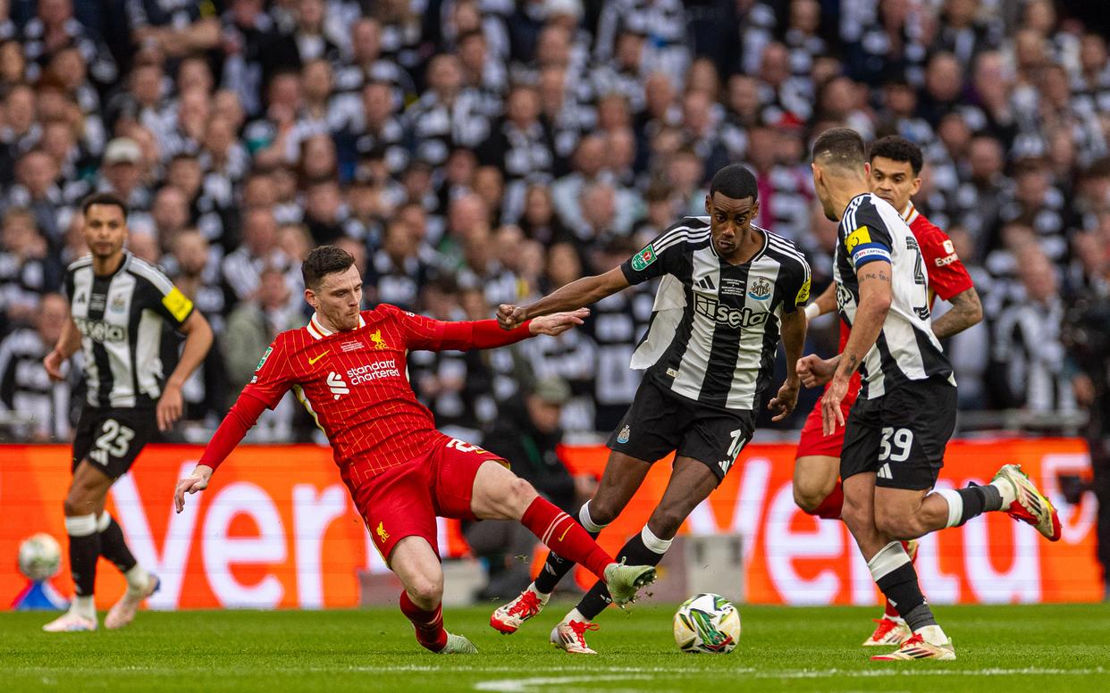 英格兰壮举取胜,球员表现稳定争夺冠军的简单介绍 英格兰壮举取胜,球员表现稳定争夺冠军的简单介绍