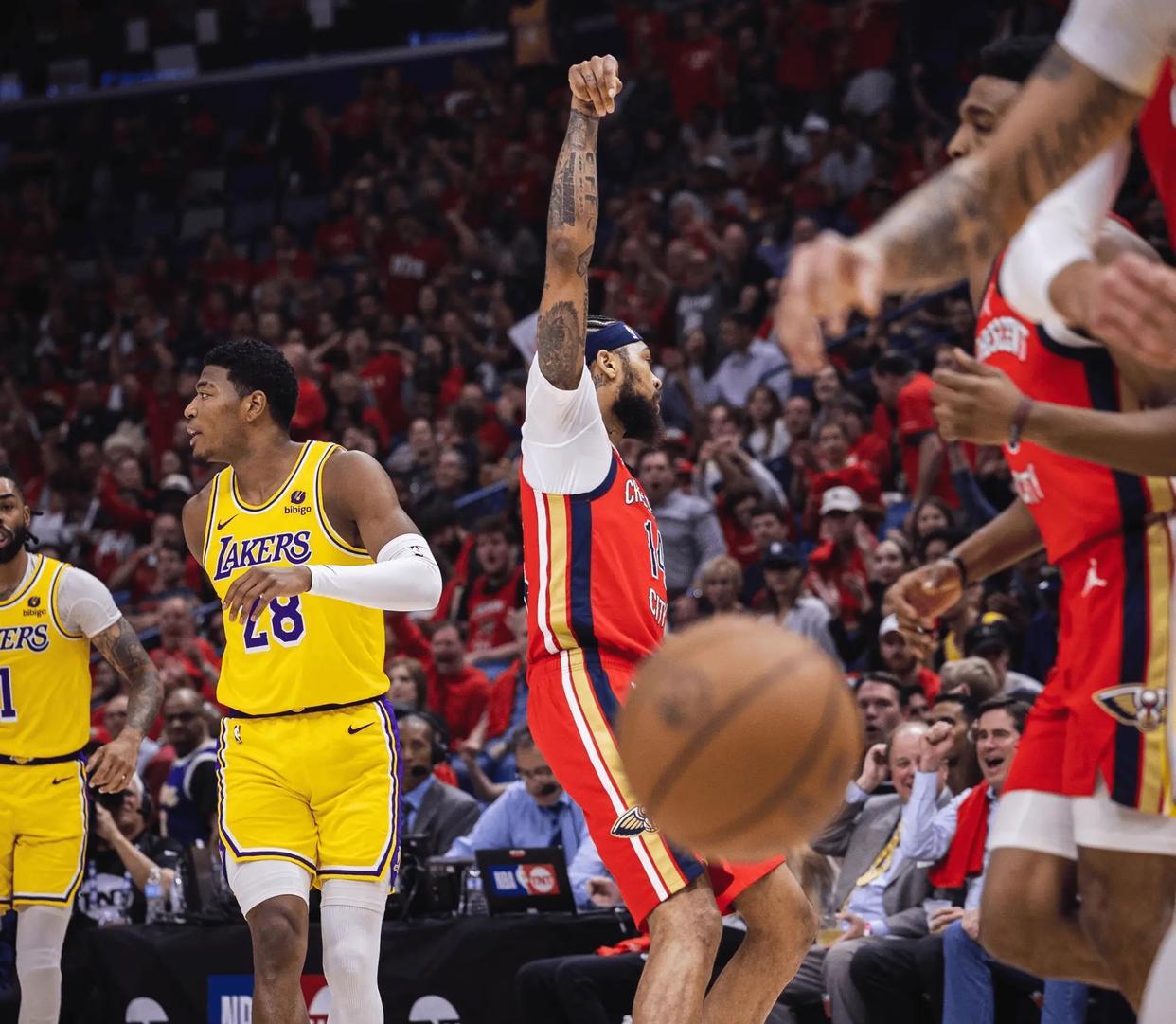 湖人主帅赞誉球队团结,提前锁定季后赛 湖人主帅赞誉球队团结,提前锁定季后赛