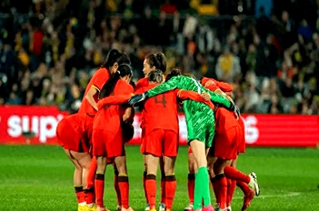 中国女足连续输球,队员情绪低迷无助 中国女足连续输球,队员情绪低迷无助