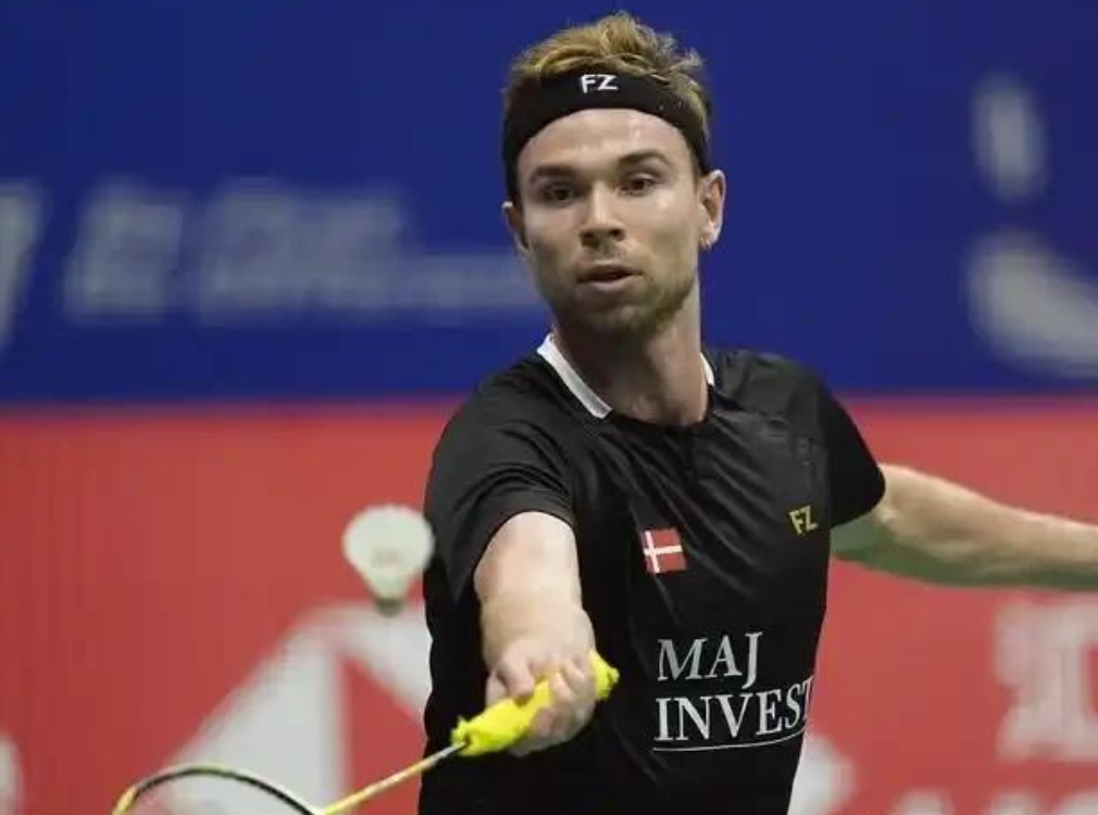 球场风云再起,新一轮对决惊心动魄 球场风云再起,新一轮对决惊心动魄