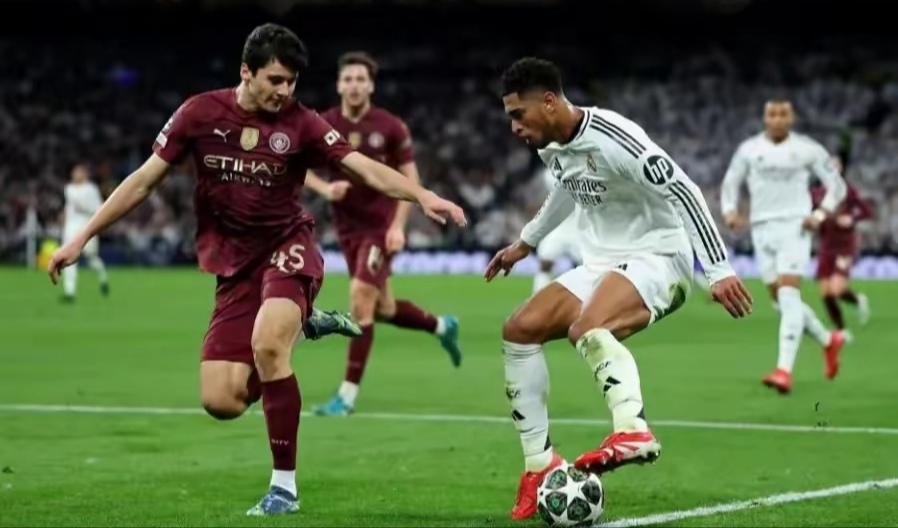 开云APP-欧冠外围赛精彩不断，强队争夺晋级机会