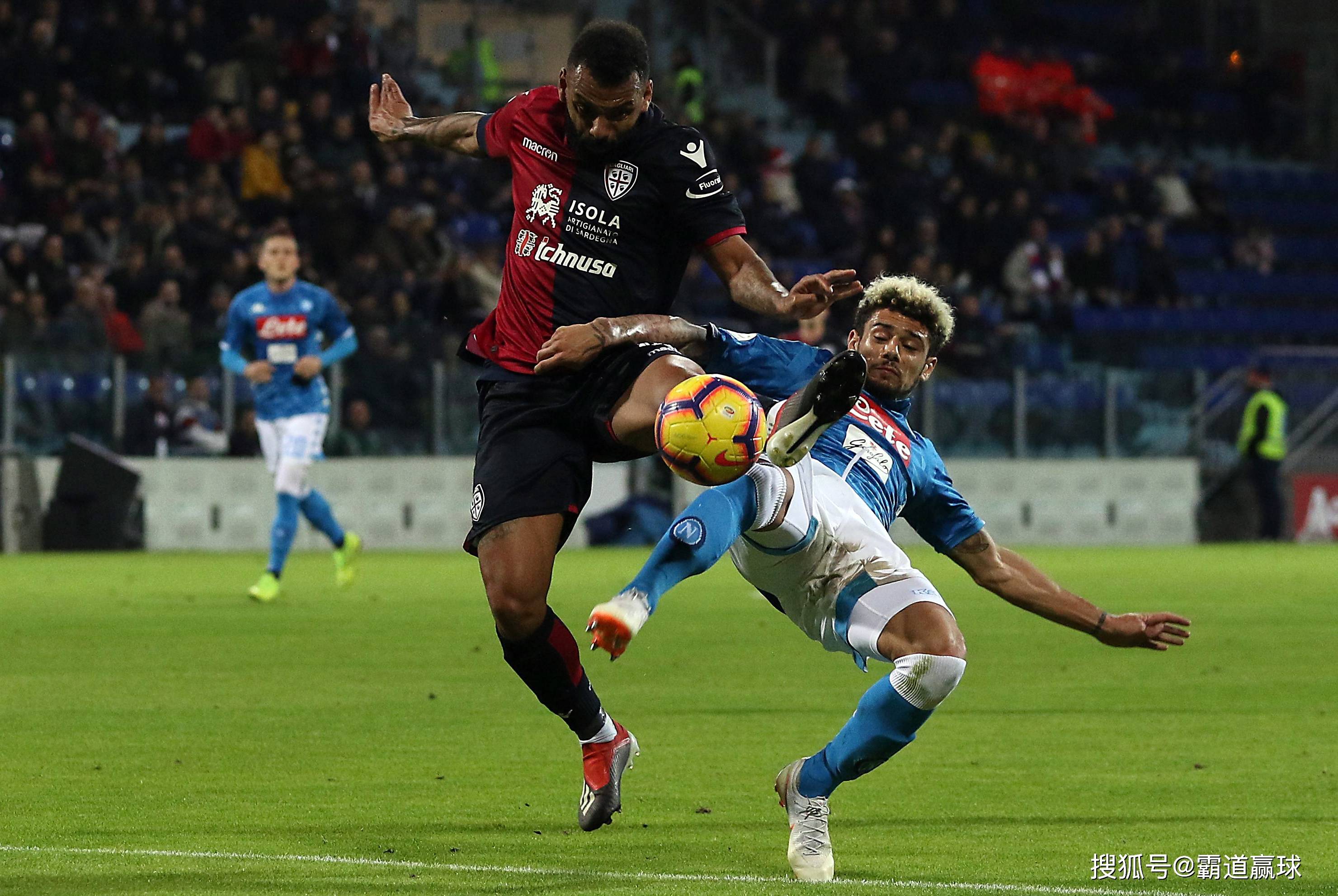 卡利亚里赢球保级,全队士气高涨 卡利亚里赢球保级,全队士气高涨