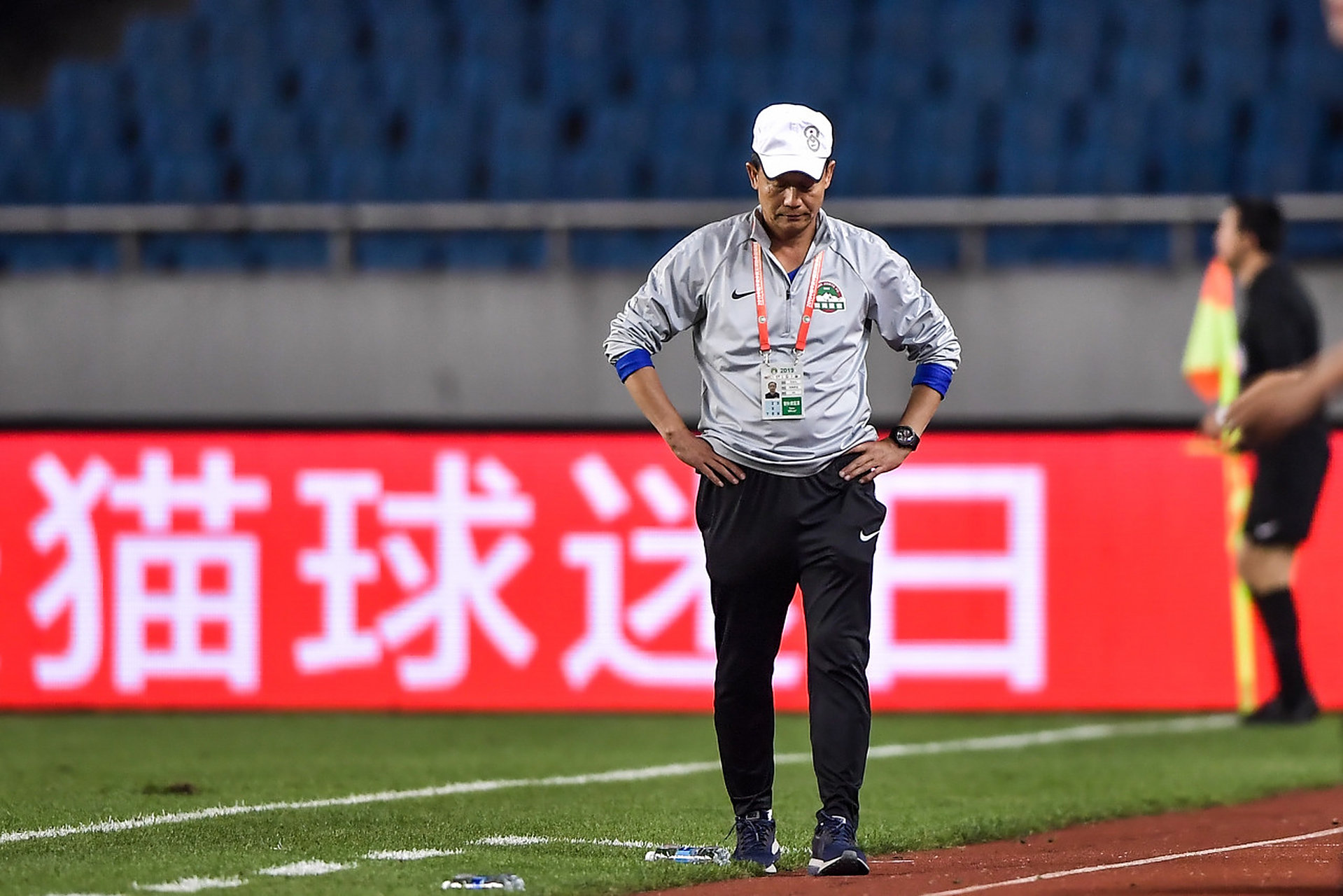 开云体育在线-深圳佳兆业客场遭遇失利，保级形势严峻