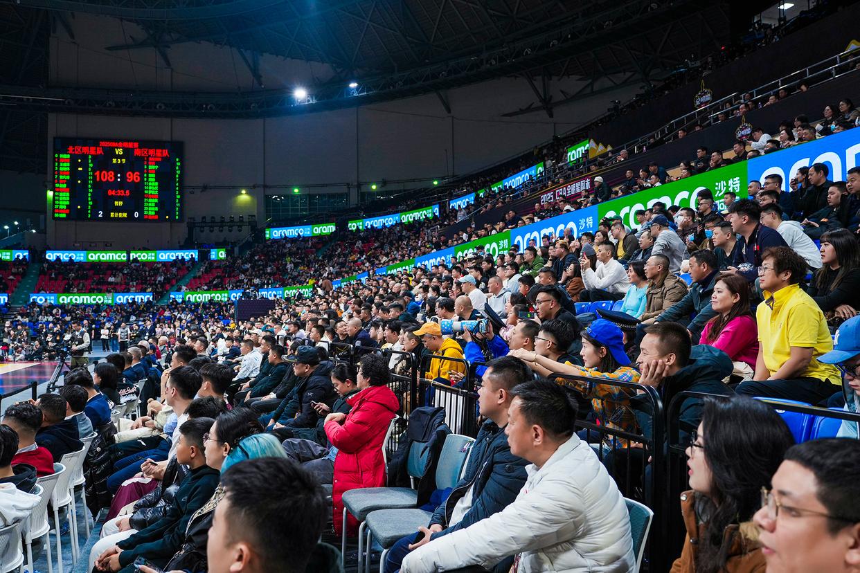 精彩的篮球赛事给球迷留下深刻印象 精彩的篮球赛事给球迷留下深刻印象