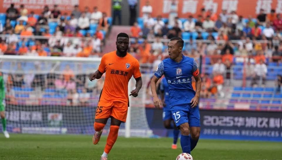 广州富力客场战平上海申花,展现出坚持精神 广州富力客场战平上海申花,展现出坚持精神