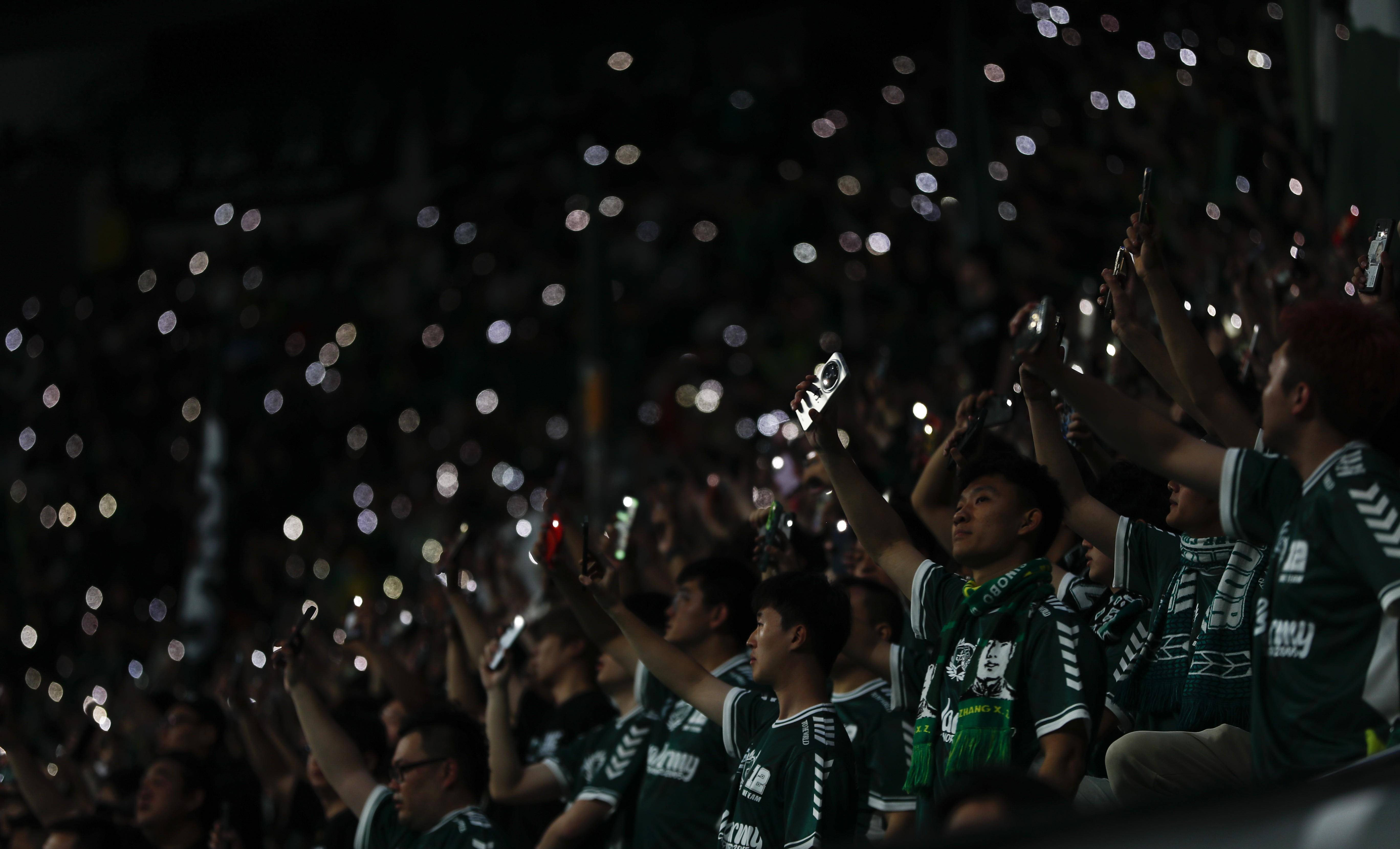 开云体育在线-精彩纷呈的足球比赛吸引无数球迷关注