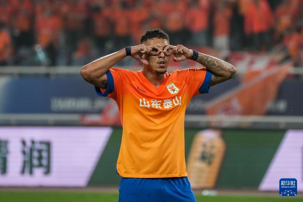 山东鲁能备战艰苦,坚持努力 山东鲁能备战艰苦,坚持努力