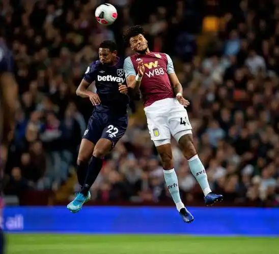 阿斯顿维拉迎来曼联挑战,底蕴深厚实力角逐 阿斯顿维拉迎来曼联挑战,底蕴深厚实力角逐