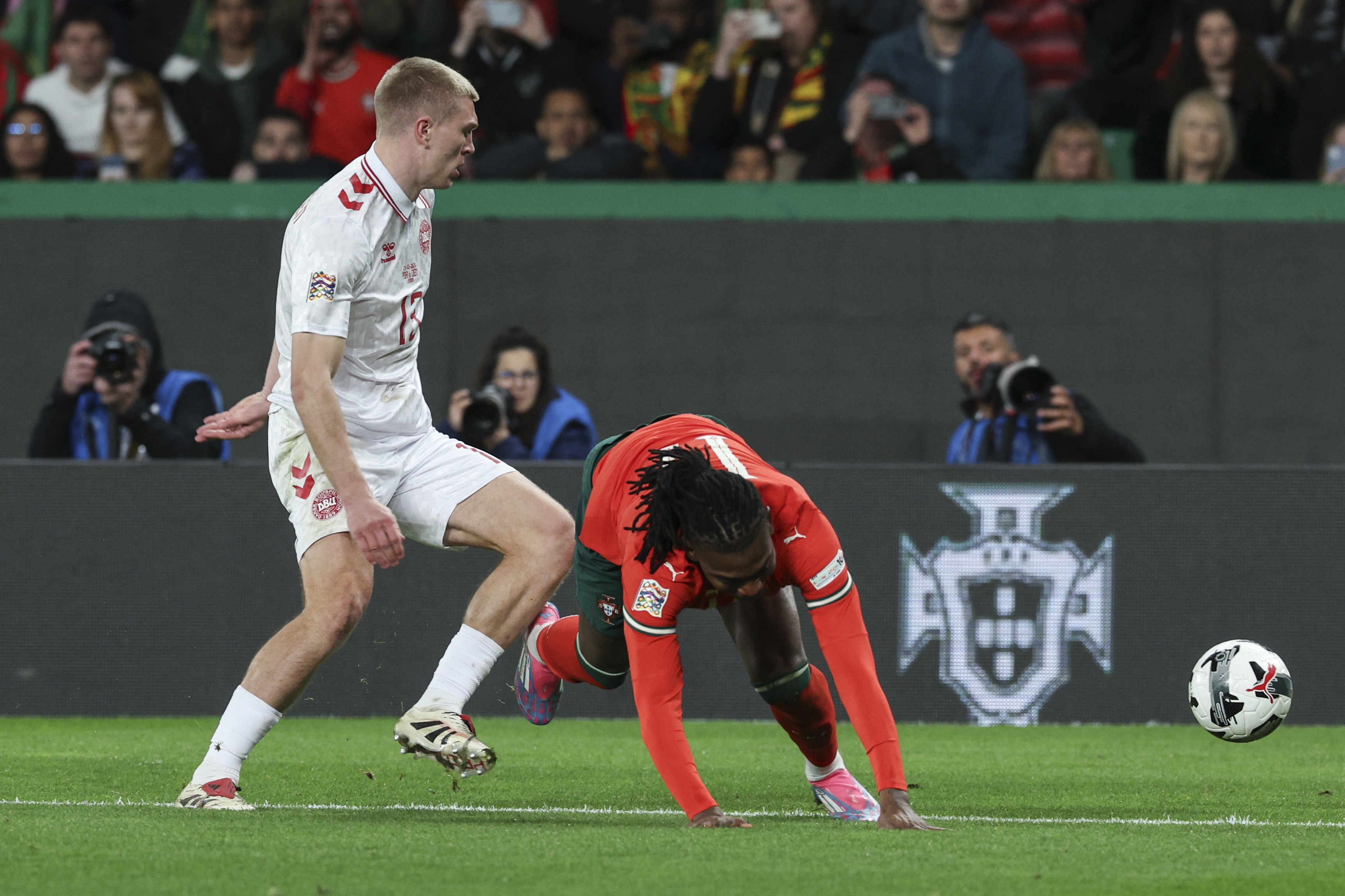 包含欧国联半决赛即将打响,强队碰撞激烈的词条 包含欧国联半决赛即将打响,强队碰撞激烈的词条