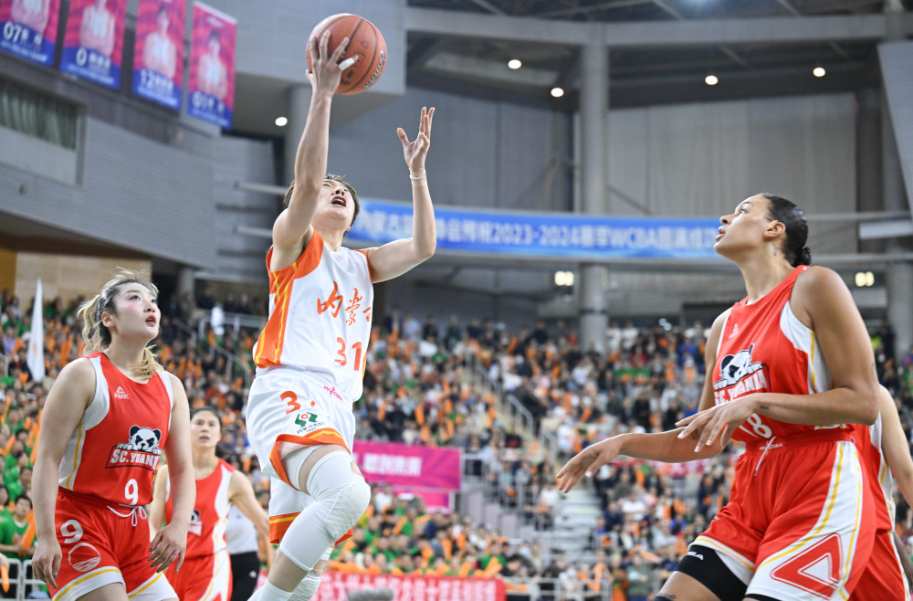 开云平台-篮球赛季总决赛闪亮登场，球队全力以赴