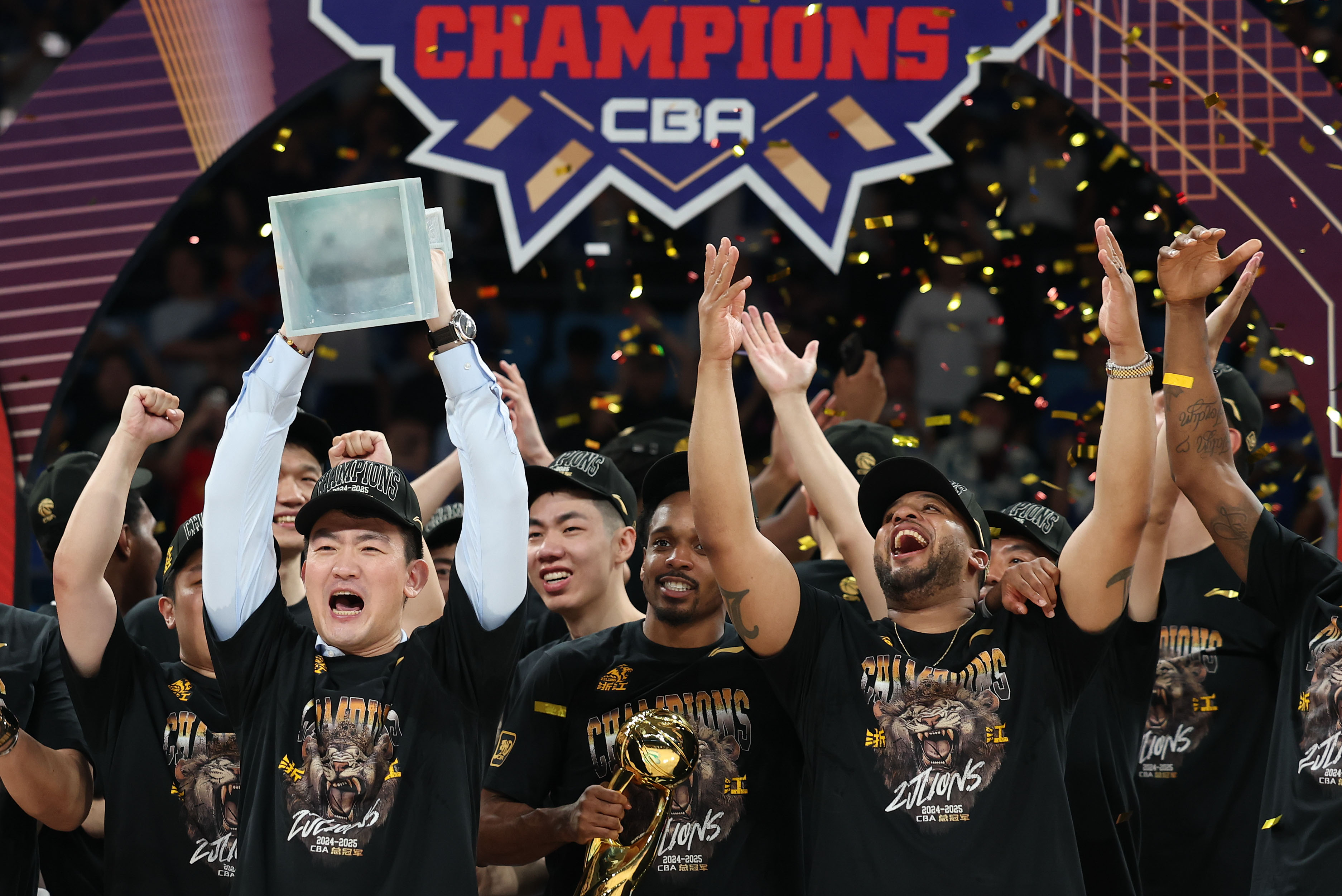 前场球员表现出色,助队获胜 前场球员表现出色,助队获胜