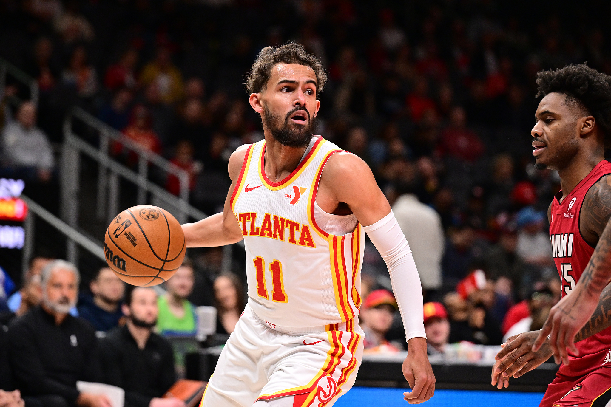 酒店老鹰主场失利,特雷-杨表现抢眼,贡献全队最高27分 酒店老鹰主场失利,特雷-杨表现抢眼,贡献全队最高27分