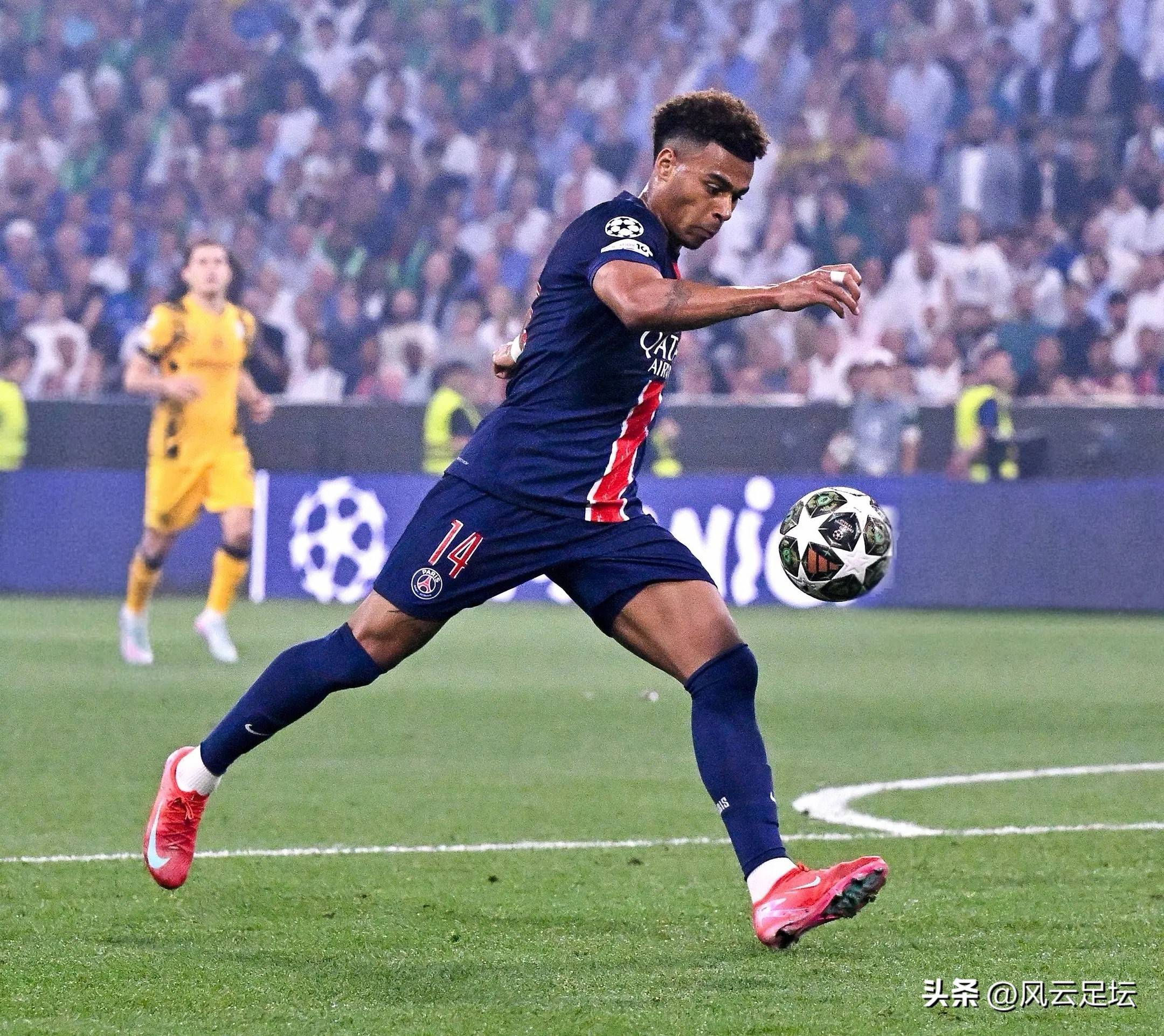开云体育登录-巴黎成功打入欧冠半决赛，冲击冠军
