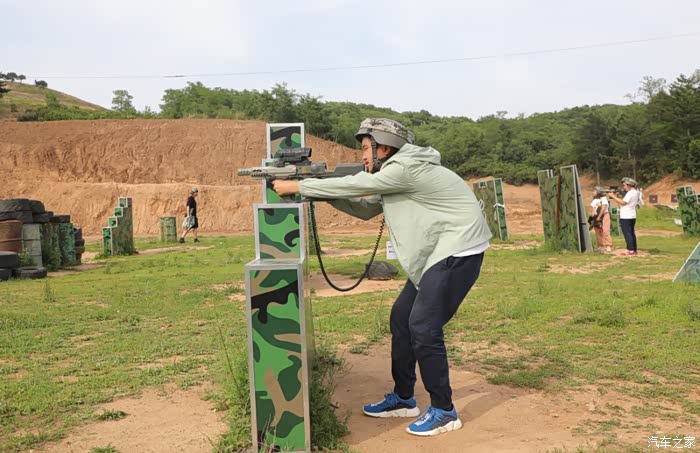 美国选手诚意满满,勇夺射箭比赛胜利 美国选手诚意满满,勇夺射箭比赛胜利