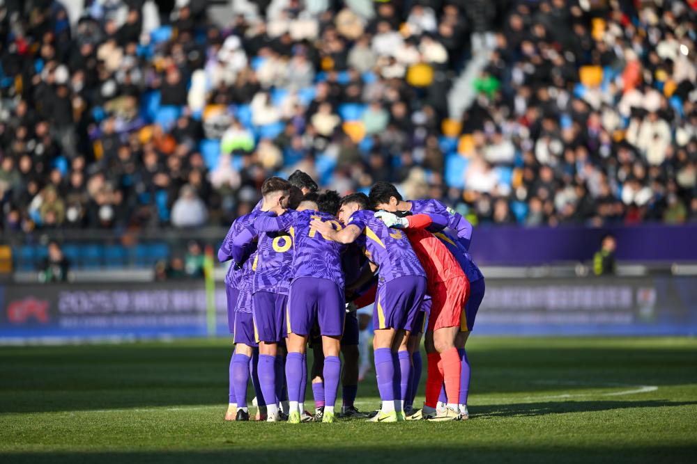 包含客场作战，争冠球队力克对手的词条