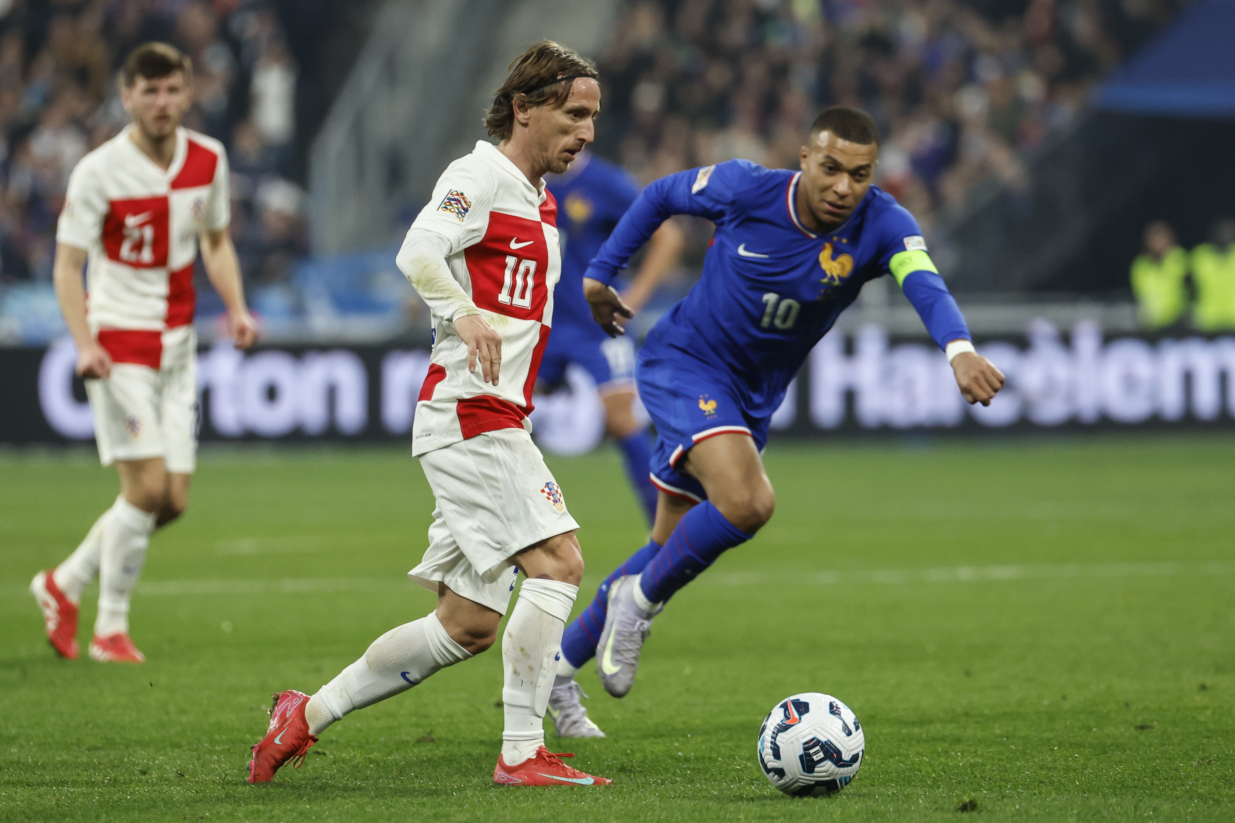 荷兰队完胜瑞士,成功晋级欧国联半决赛 荷兰队完胜瑞士,成功晋级欧国联半决赛