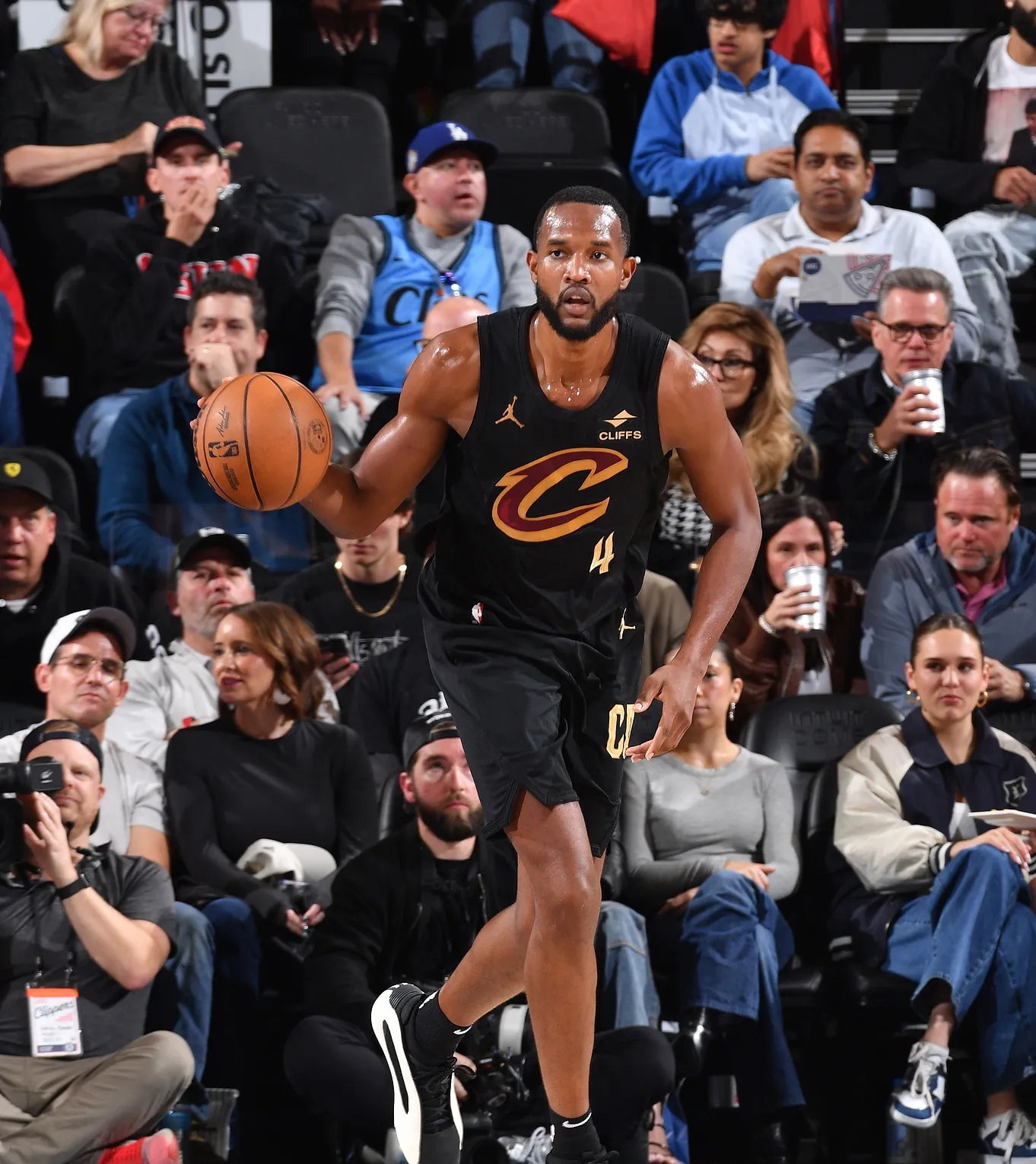 开云体育app-骑士遭遇连败，勇士轻松取胜