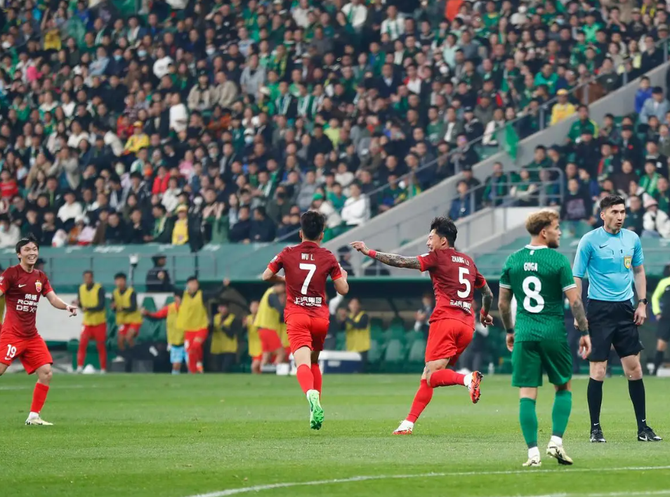 上港力克国安，主场实力强劲取胜备受赞誉的简单介绍