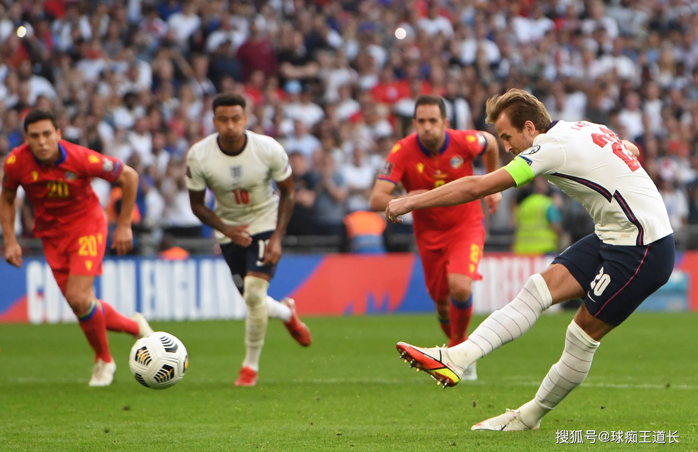 足球比赛中的精彩运动场景令人赞叹 足球比赛中的精彩运动场景令人赞叹