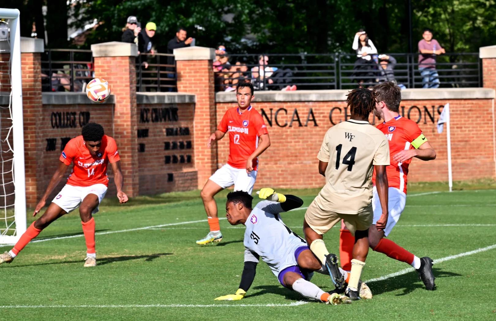 包含骑士队员连战连胜,势不可挡夺取胜利的词条 包含骑士队员连战连胜,势不可挡夺取胜利的词条