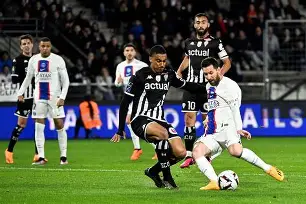 包含外战美因茨，昂热豪取宋瓦利'的词条