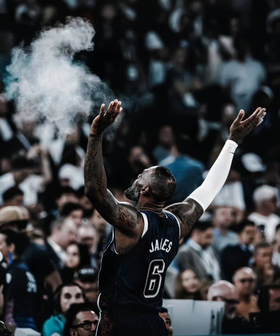 开云体育登录-包含球员宣布退役，致敬他辉煌篮球生涯的词条