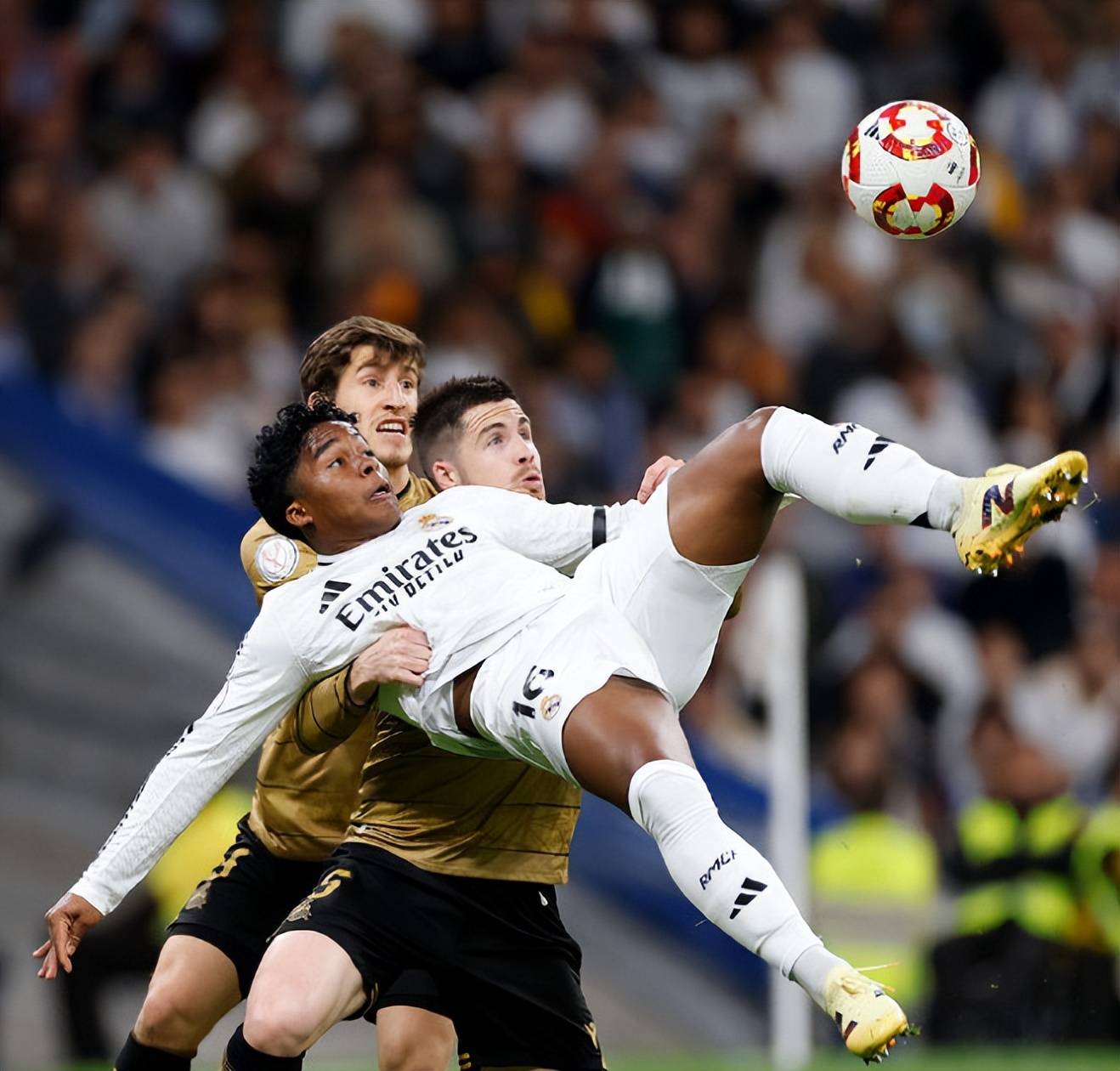 皇马逆转击败对手,赢得关键胜利 皇马逆转击败对手,赢得关键胜利