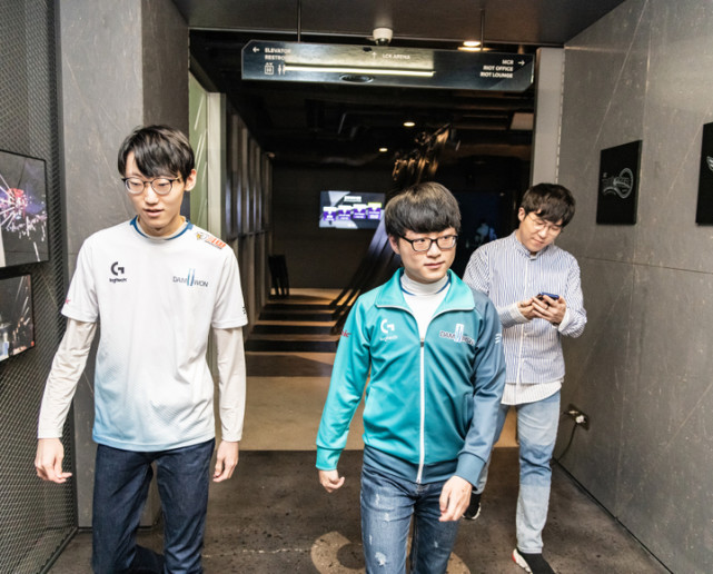 PSG碾压MAD,ShowMaker开启传奇时刻宿敌对决四强赛,让粉丝疯狂欢呼的简单介绍 PSG碾压MAD,ShowMaker开启传奇时刻宿敌对决四强赛,让粉丝疯狂欢呼的简单介绍